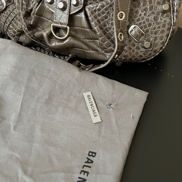 Hurry 6 more spots left! Customer Appreciation!! BALENCIAGA  Le Cagole Bag - Picture 16 of 16